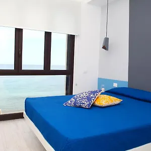  Apartment Sea Windows Italy